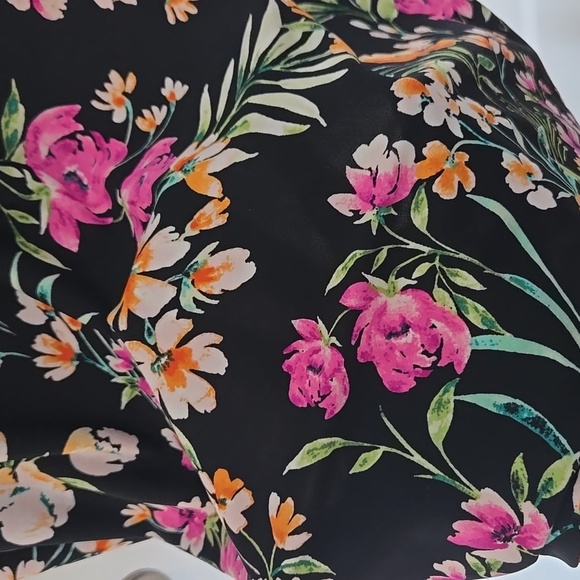 Floral Black Women's Top - Picture 5 of 7